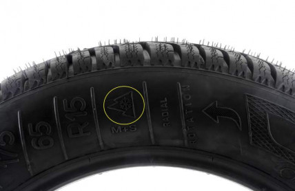 Celoroční gumy jsou na vzestupu. Pro koho jsou vlastně vhodné?