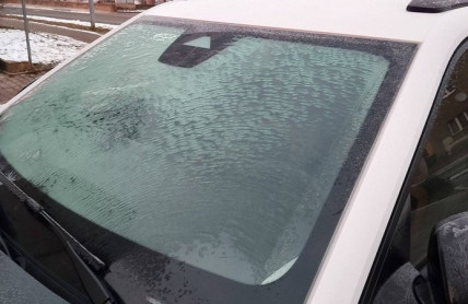 Celodenní mrazy mohou řidiče vytrestat. Na co si dát pozor a čemu se vyhnout?