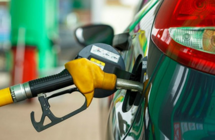 Velká chyba zvyšuje spotřebu paliva v zimě a nejvíc ohrožuje starší auta. Jde zejména o zahřívání na místě, které škodí motoru